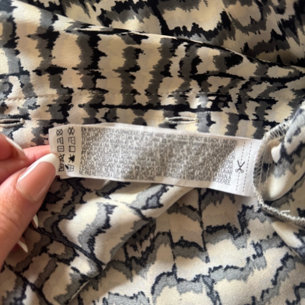 Forever 21 Silky Long Sleeve Button Up Blouse | Abstract Black & White Print | M - Picture 5 of 5